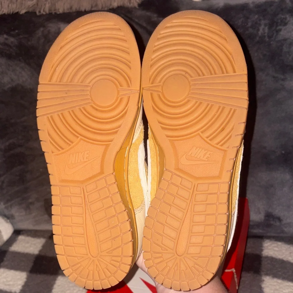 Nike Dunk Low Retro Waffle Wheat Size 8M/9.5W FZ4041-744 - Picture 6 of 11